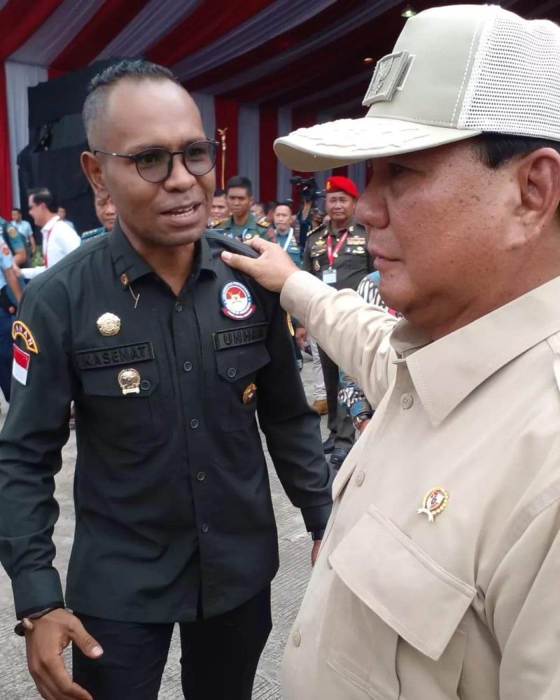Bung Rogger Evantino bersama Prabowo Subianto saat acara pameran Alutsista Pertahanan Udara di Lanud Halim Perdana Kusuma Jakarta (foto: istimewa)