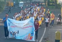 Suasana jalan sehat memperingati Hari Buruh Sedunia di Kabupaten Sikka, Senin (1/5)