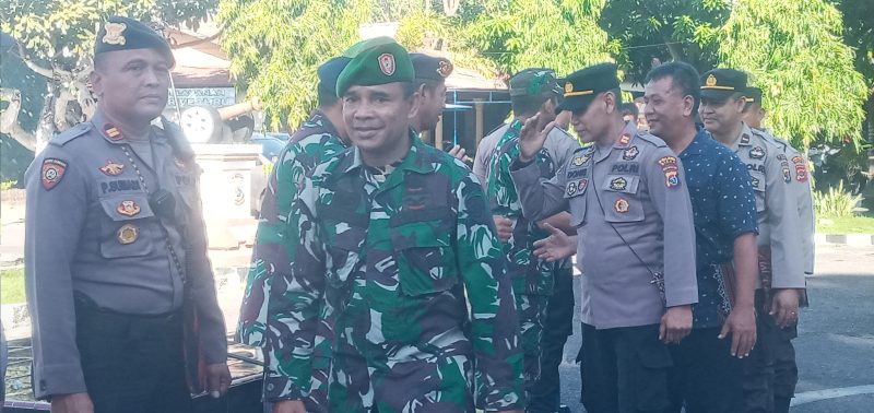 Suasana halal bihalal TNI/Polri di Mapolres Sikka, Rabu (3/5)
