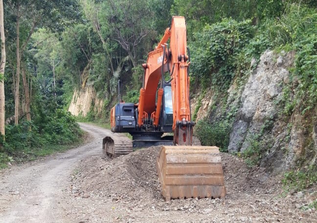 Proyek ruas jalan Kei-Riit senilai Rp 7,5 miliar lebih, kualitas pekerjaannya diragukan (foto: istimewa) 
