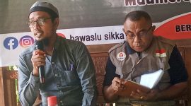 Ketua Bawaslu Sikka Harun Alrasyid sedang membawakan materi.pada kegiatan Media Gathering bersama wartawan, Sabtu (20/5), di Budi Sun Resort
