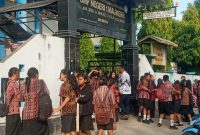 Aktifitas sekolah diliburkan menyusul pelajar SMPN 1 Maumere mengalami kerasukan, Kamis (25/5)