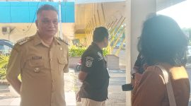 Bupati Sikka Fransiskus Roberto Diogo di Bandara Frans Seda Maumere, Selasa (30/5)