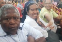 Pater Hubert Thomas bersama beberapa aktifis  Jaringan HAM Sikka 