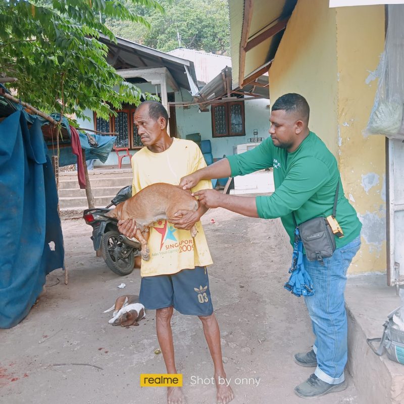 Kegiatan vaksinasi di Desa Reroroja Kecamatan Magepanda, Jumat (19/5)