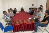 Suasana sebelum serah terima jabatan Kepala Dinas PKO Sikka di ruang kerja Sekda Sikka, Sabtu (27/5)