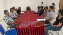 Suasana sebelum serah terima jabatan Kepala Dinas PKO Sikka di ruang kerja Sekda Sikka, Sabtu (27/5)