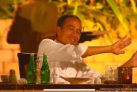 Presiden Joko Widodo sedang berjoget Maumere