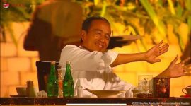 Presiden Joko Widodo sedang berjoget Maumere