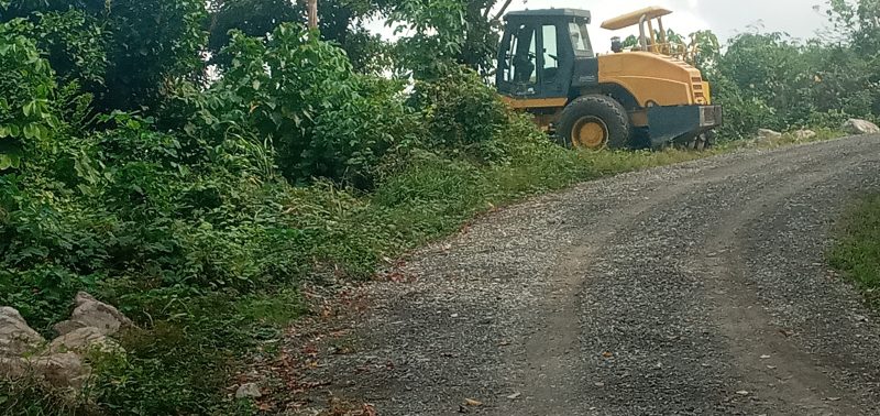 Pekerjaan peningkatan ruas jalan Kei-Riit, menggunakan dana pinjaman daerah senilai Rp 7,5 miliar