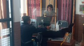 Iswadi, operator dana TPG di Dinas PKO Sikka melapor diri di Kantor Kejaksaan Negeri Sikka untuk memenuhi panggilan pemeriksaan, Selasa (6/6)