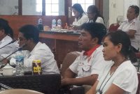 Irma, Bendahara Pengeluaran di Dinas PKO saat mengikiuti rapat dengar pendapat bersama DPRD Sikka, Rabu (14/6)