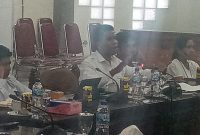 Kepala Dinas PKO yang diberhentikan Yoseph Heriyanto Vandiron Sales sedang memberikan keterangan saat RDP bersama DPRD Sikka, Rabu (14/6)