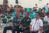 Kepala Bidang Pengelolaan Informasi Administrasi Kependudukan Dinas Dukcapil Piter Liman Hege (baju putih) saat rapat pleno rekapitulasi DPT, Rabu (21/6)