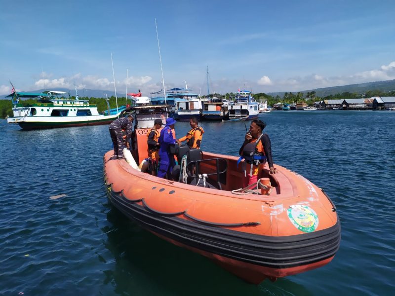 Tim SAR Gabungan menuju Pulau Besar mencari nelayan yang belum pulang melaut selama 2 hari