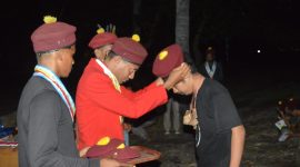 Ketua PMKRI Maumere Yakobus Tonce Hirang melantik anggota baru, Minggu (11/6) 