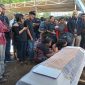 Suasana pemakaman wartawan di Maumere, Jumat (16/6)