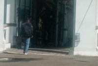 Iswadi mendatangi Kantor Kejaksaan Negeri Sikka beberapa waktu lalu guna memberikan keterangan terkait dugaan suna dana sertifikasi guru di Dinas PKO Kabupaten Sikka 