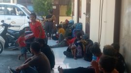 Tenaga kerja ilegal asal Kabupaten Manggarai Timur diamankan di Polres Sikka, Minggu (9/7)