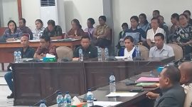 Mantan Kadis PKO Sikka Yoseph Heriyanto Vandiron Sales, Bendahara Pengeluaran Irma, dan Iswadi mengikuti RDP terkait kasus dugaan sunat dana sertifikasi, Jumat (28/7)