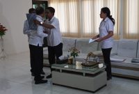 Sekda Sikka Adrianus Firminus Parera bersama Kadis PKO Sikka yang diberhentikan sementara Yosrph Heriyanto Vandiron Sales usai fit job eselon 2 beberapa waktu lalu