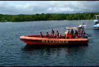 Tim SAR Gabungan Maumere menuju petairan Watumanuk guna melakukan operasi pencarian nelayan Magepanda yang 2 hari belum pulang melaut, Rabu (12/7)