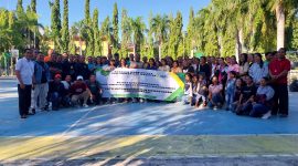 Peserta retret dalam rangka memperingati 150 Tahun Kongregasi BHK pose bersama sebelum menuju Rumah Retret Sesabanu, Kamis (3/8)