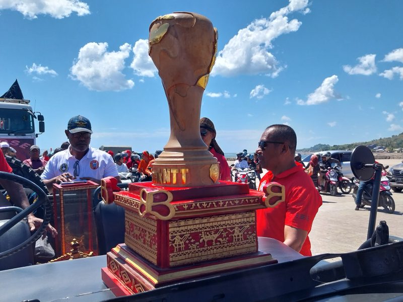 Piala Bergilir ETMC tiba di Kabupaten Rote Ndao, Rabu (9/8)