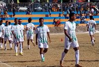 Edson Rodja (kedua dari depan) gelandang serang Persami Maumere 