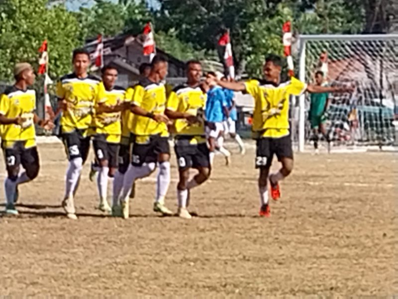 Euforia pemain Persematim Manggarai Timur usai membobolkan gawang Persap Alor di Lapangan CN Dillak, Senin (21/8) 
