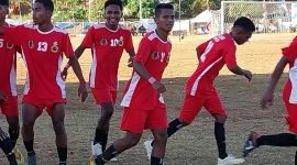 Euforia pemain PSK Kupang usai gol pertama ke gawang Persarai Sabu Raijua di Lapangan Paulina Haning-Bullu, Senin (21/8) petang