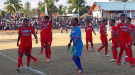 Euforia pemain Perserond Rote Ndao usai menjebol gawang Persami Maumere di Lapangan CN Dillak, Kamis (24/8)