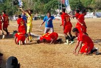 Euforia pemain BMU Alor Pantar usai menumbangkan Perse Ende di Lapangan Paulina Haning-Bullu, Jumat (25/8)