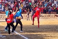 Euforia Erkas Mbuik usai menjaringkan bola ke gawang Persim Manggarai di Lapangan CN Dillak, Senin (28/8)