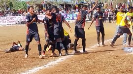 Euforia pemain PSN Ngada setelah mencetak gol kedua ke gawang Perserond Rote Ndao di Lapangan Paulina Haning Bullu, Rabu (30/8)