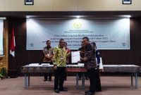 Bupati Sikka Fransiskus Roberto Diogo menerima penghargaan atas opini WTP terhadap Laporan Keuangan Pemkab Sikka TA 2022