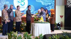 Dirut BPJS Kesehatan Ali Ghufron Mukti dan Menteri Kesehatan Budi Gunawan Sadikin dalam kegiatan Sarasehan HUT ke-55 BPJS Kesehatan, Senin (31/7)