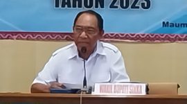 Wakil Bupati Sikka Romanus Woga membuka kegiatan Bimtek dan Monev Pengendalian Gratifikasi di Lantai 3 Kantor Bupati Sikka, Rabu (13/9)