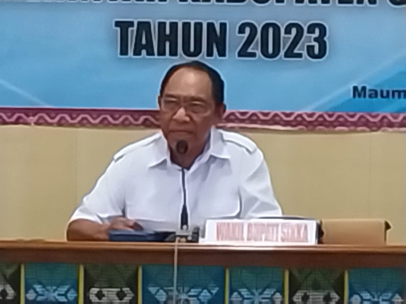 Wakil Bupati Sikka Romanus Woga membuka kegiatan Bimtek dan Monev Pengendalian Gratifikasi di Lantai 3 Kantor Bupati Sikka, Rabu (13/9)