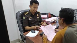 Pelimpahan tersangka dan barang bukti kasus sunat dana sertifikasi guru (foto: istimewa)