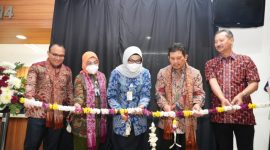 Dirut BPJS Kesehatan Ghufron Mukti melakukan launching Loket Pelayanan Informasi BPJS dan POROS di RSUP Dr Sardjito Sleman, Jumat (29/9)