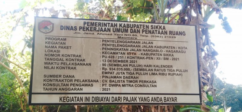 Papan informasi proyek Peningkatan Jalan Nangablo-Hagarahu