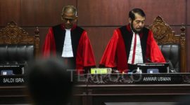 Sidang putusan MK terhadap permohonan batas usia Capres-Cawapres, Senin (16/10)