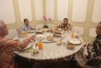 Suasana makan siang Presiden Joko Widodo dan 3 Bakal Calon Presiden di Istana Negara,.Senin (30/10)