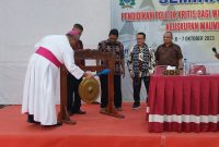 Uskup Maumere Mgr Martinus Edwaldus Sedu membuka kegiatan seminar pendidikan politik di Khaerubim Hall Center, Jumat (6/10)