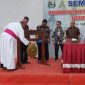 Uskup Maumere Mgr Martinus Edwaldus Sedu membuka kegiatan seminar pendidikan politik di Khaerubim Hall Center, Jumat (6/10)