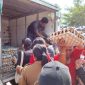 Suasana kegiatan Gerakan Pangan Murah di lapak penjualan telur ayam ras, berlangsung di halaman Kantor Bupati Sikka, Senin (30/10)