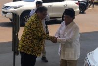 Ketum Partai Golkar Airlangga Hartarto mengalami Capres Prabowo Subianto
