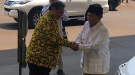 Ketum Partai Golkar Airlangga Hartarto mengalami Capres Prabowo Subianto