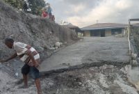 Pekerjaan turap pengaman bangunan di TKK St Agustinus Umauta (foto: istimewa)